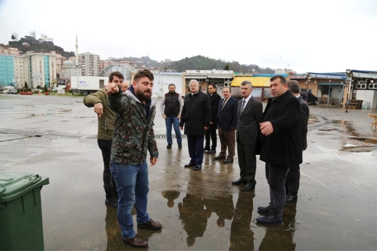 Rize\'de Vali Bektaş ve Belediye Başkanı Kasap Balıkçı Hali Esnafı ile Buluştu