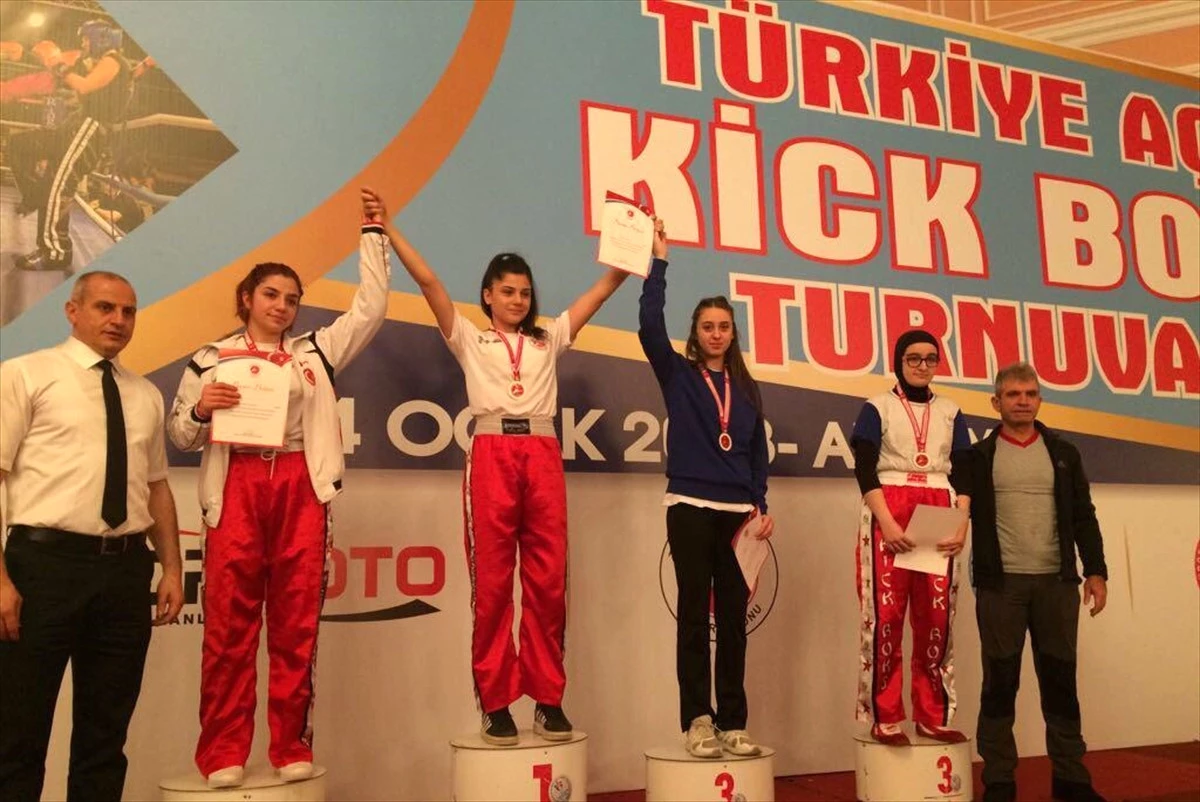 Sakaryalı Kick Boksçular Madalyalarla Döndü