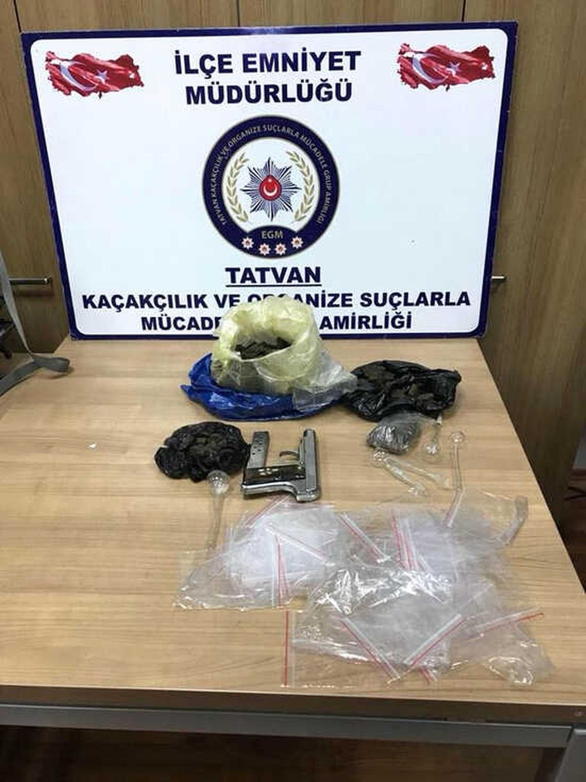 Tatvan\'da Uyuşturucu Operasyonu: 2 Tutuklama