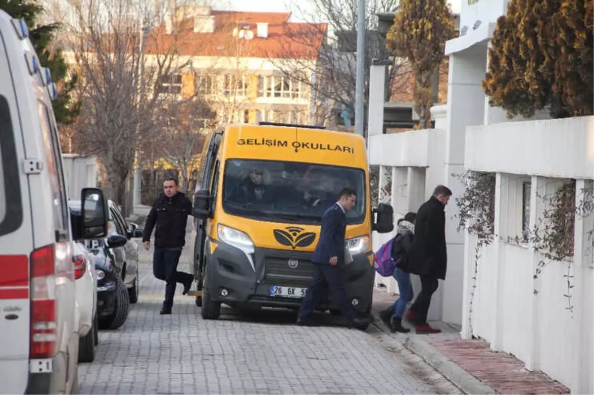 Acı Haberi Okuldan Dönerken Aldı