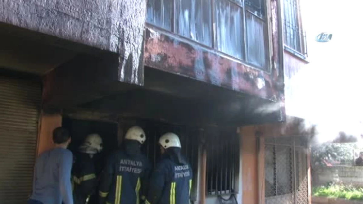Apartmanın Zemin Katındaki Evde Çıkan Yangın Korkuttu