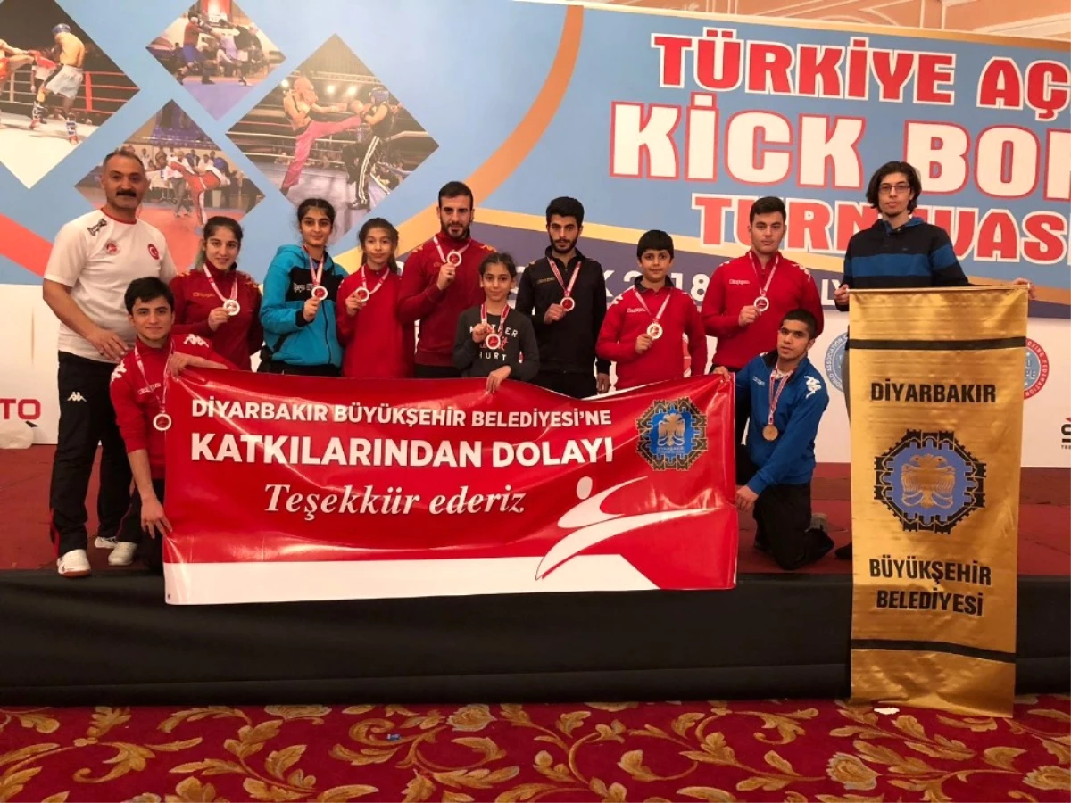 Büyükşehir Belediyesi Kick Boks Takımı 10 Madalya Kazandı