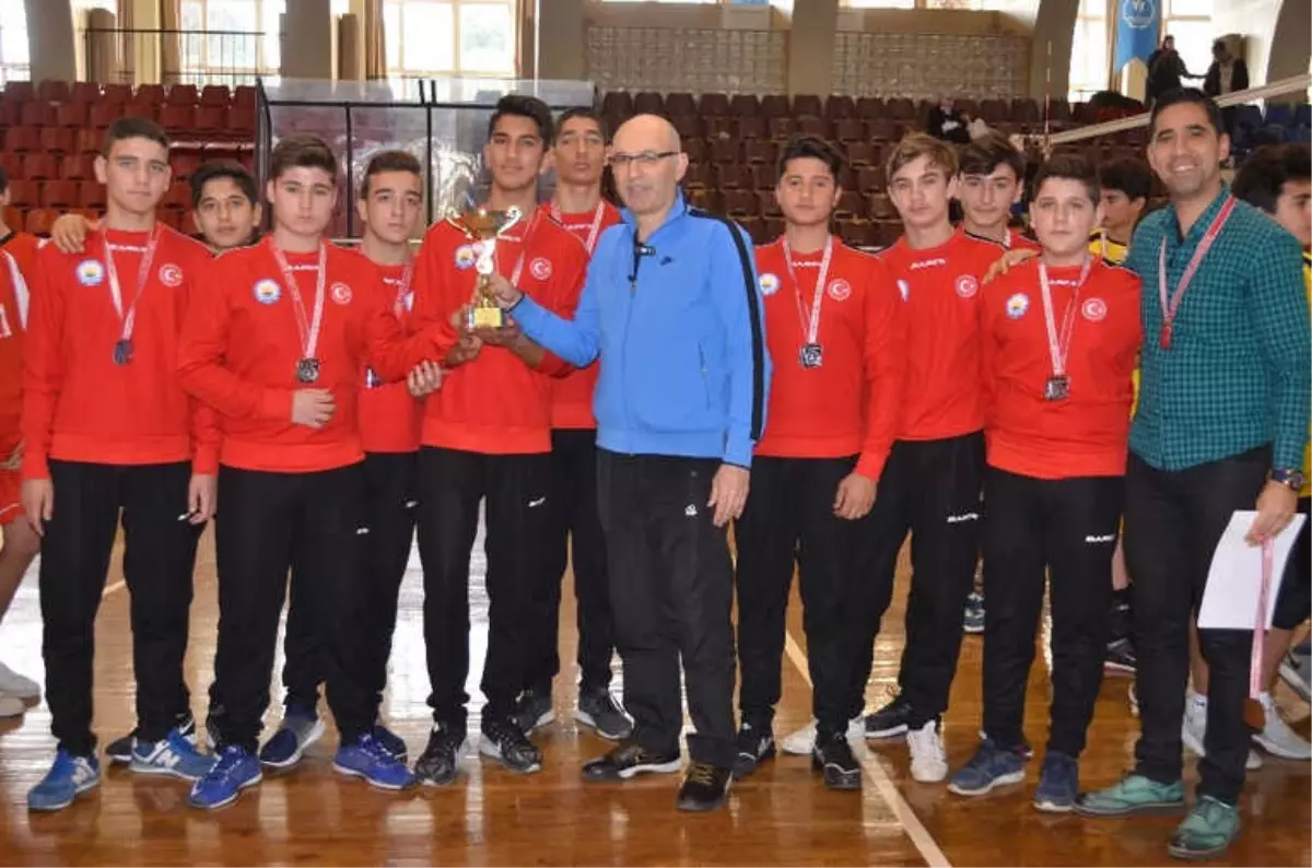 Genç Erkeklerin Şampiyonu İncirliova Spor Lisesi