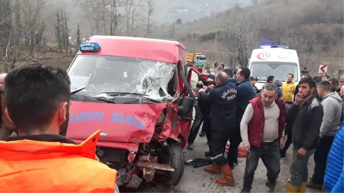 Giresun\'da 50 Metre Arayla İki Kaza Oldu: 2 Yaralı