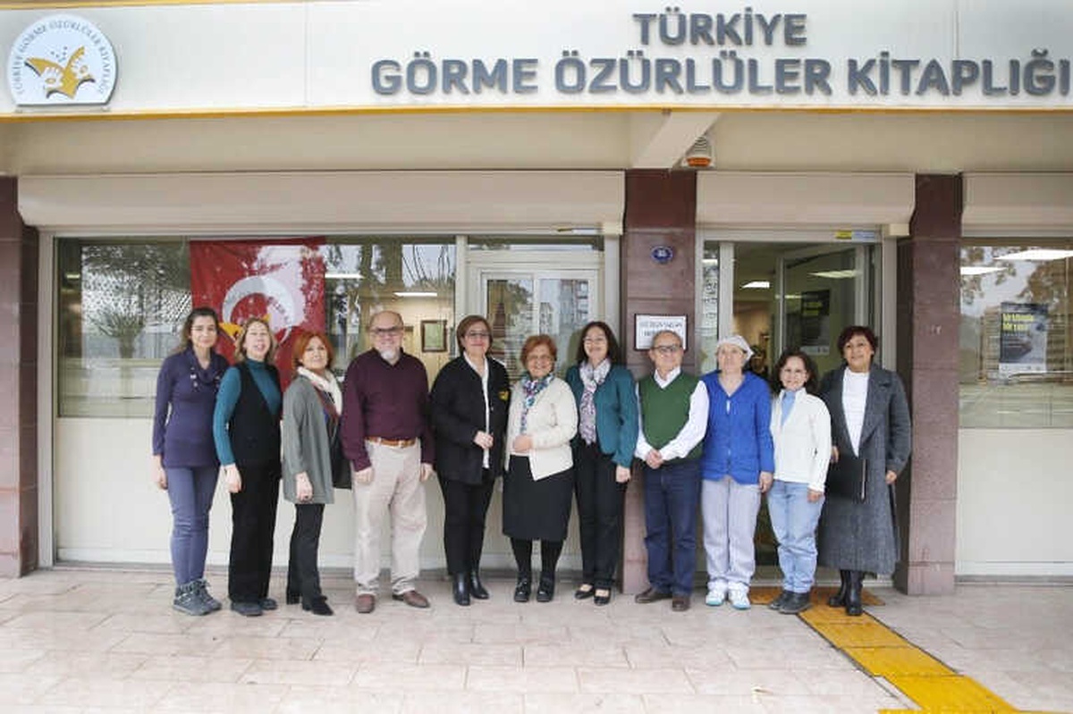 Görmeyen Gözlere Işık Oluyorlar