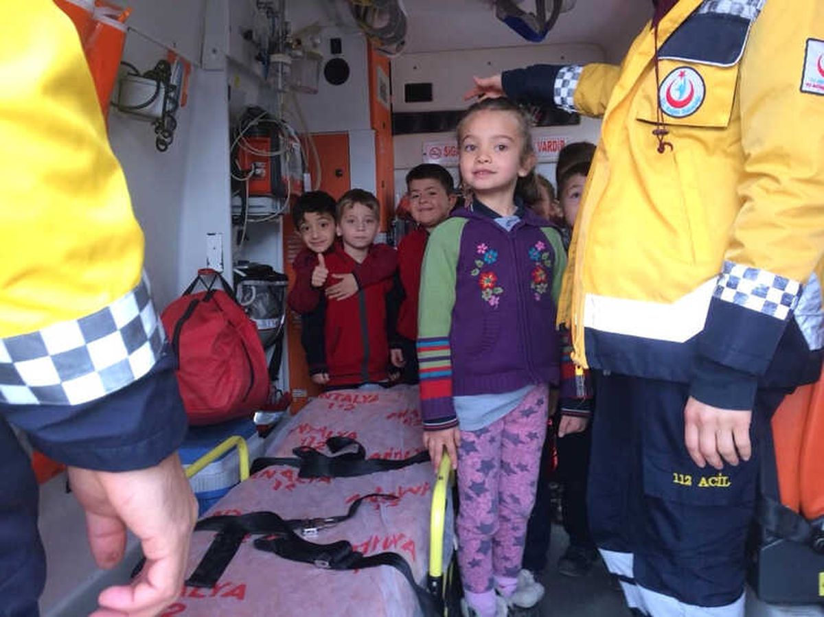 İlkokul Öğrencilerine Ambulans Tanıtıldı