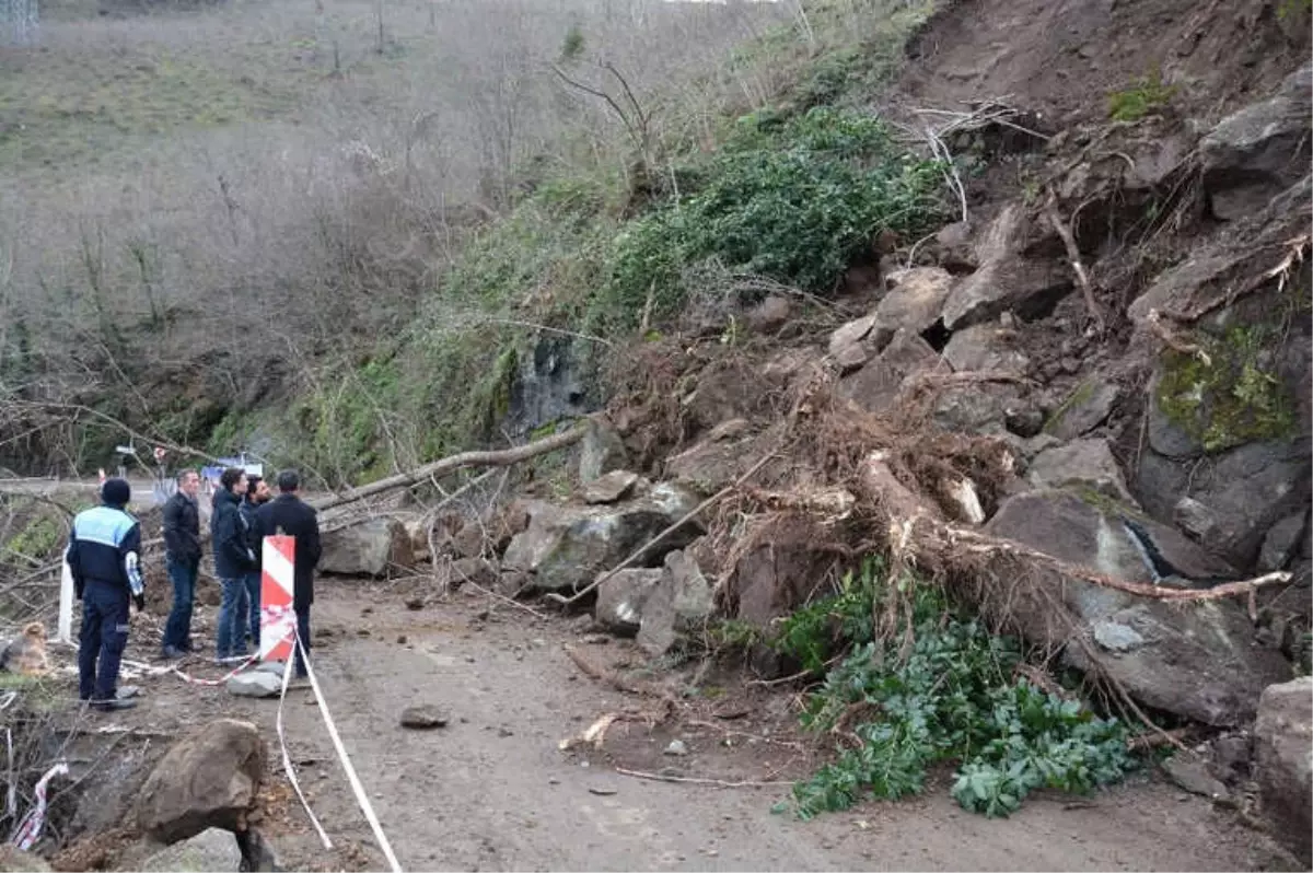 Kabadüz Karayolunda Heyelan