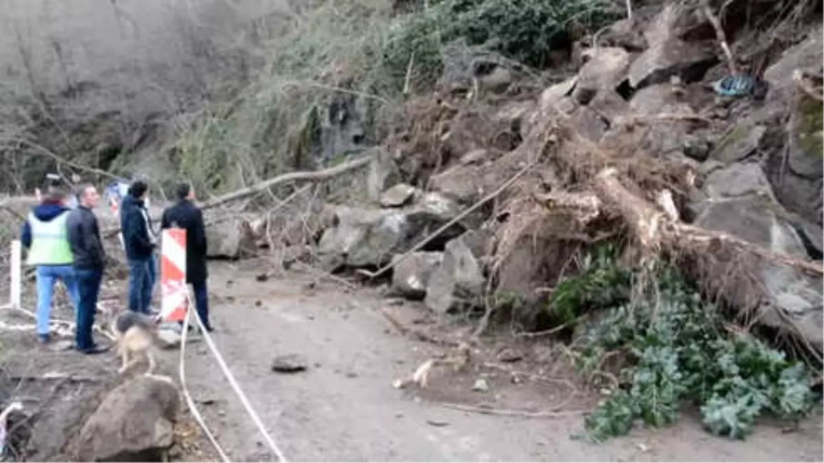 Kabadüz Karayolunda Heyelan