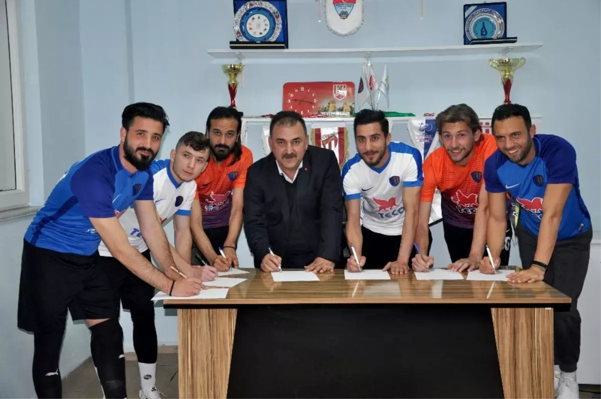 Karacabey Birlikspor\'dan İmza Şov