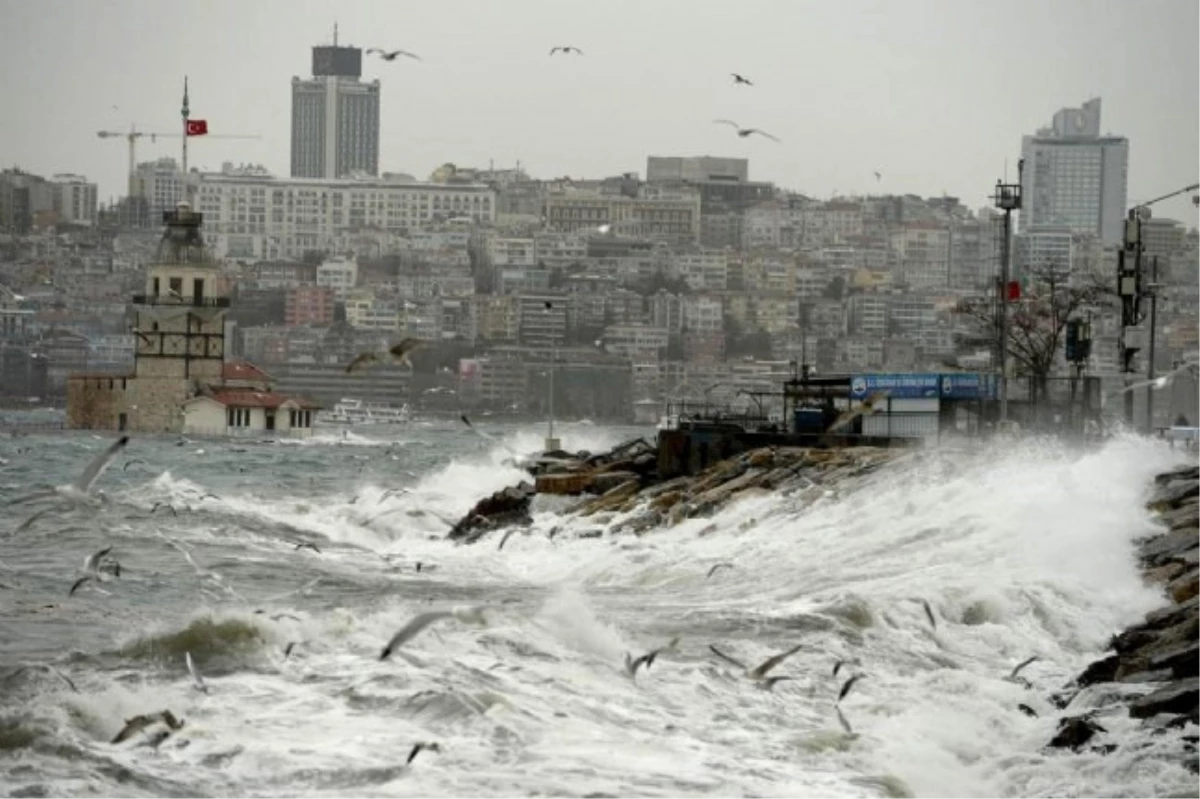 Meteoroloji ve AKOM\'dan İstanbul için Ciddi Uyarı Geldi! Akşama Fırtına Başlıyor