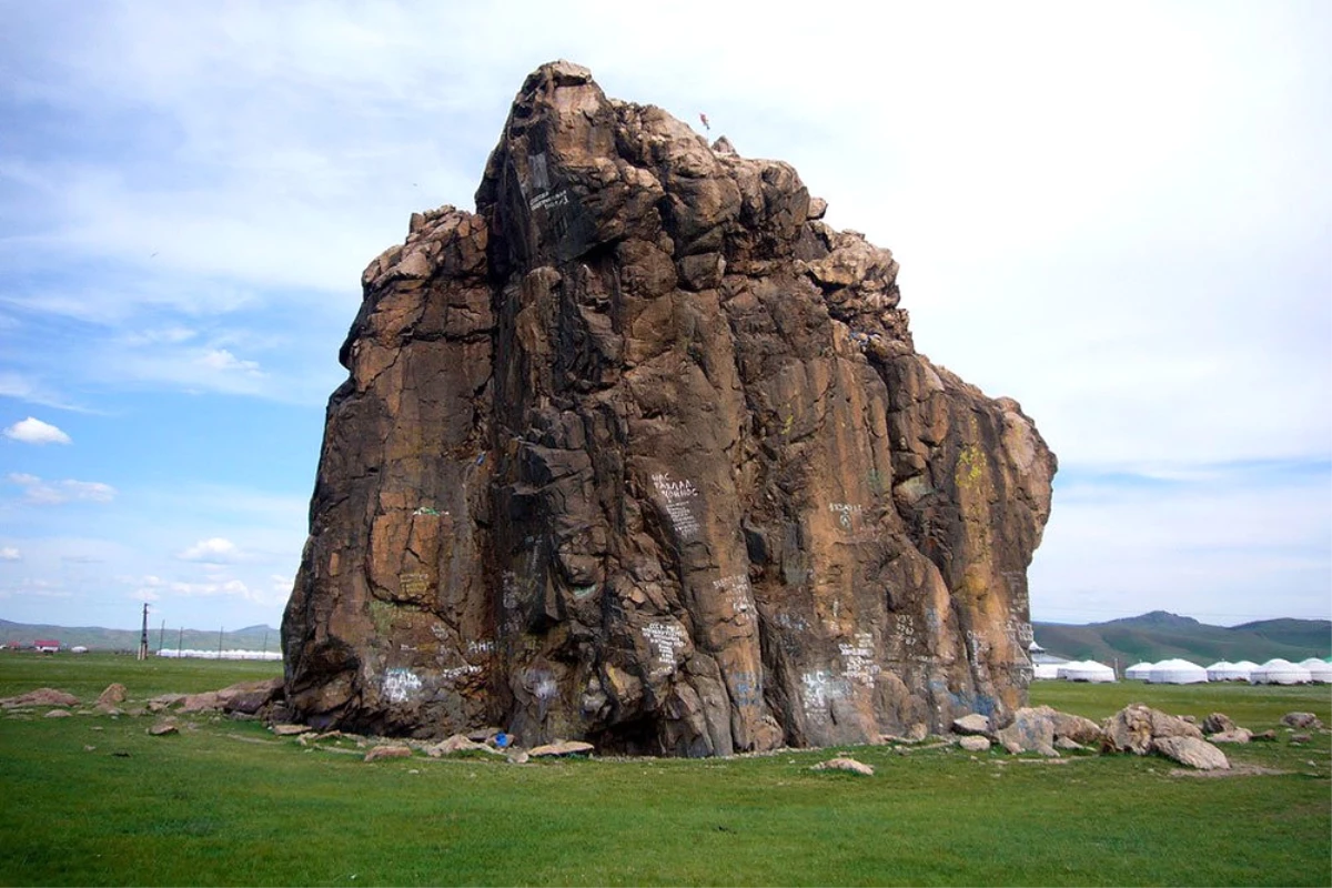 Moğolistan\'daki Gizemli Taş: Taikhar Rock