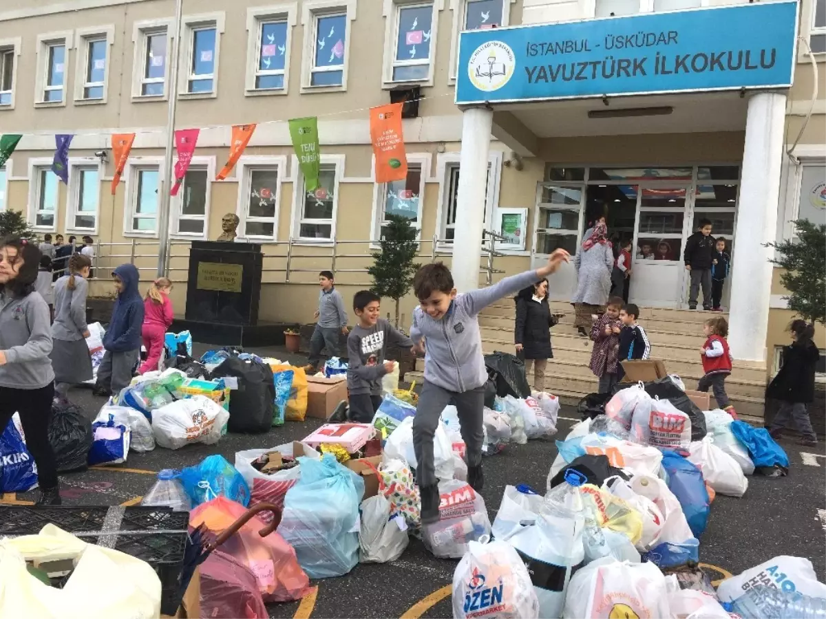 Öğrenciler Evlerinden ve Sokaklardan 2 Ton Atık Topladı