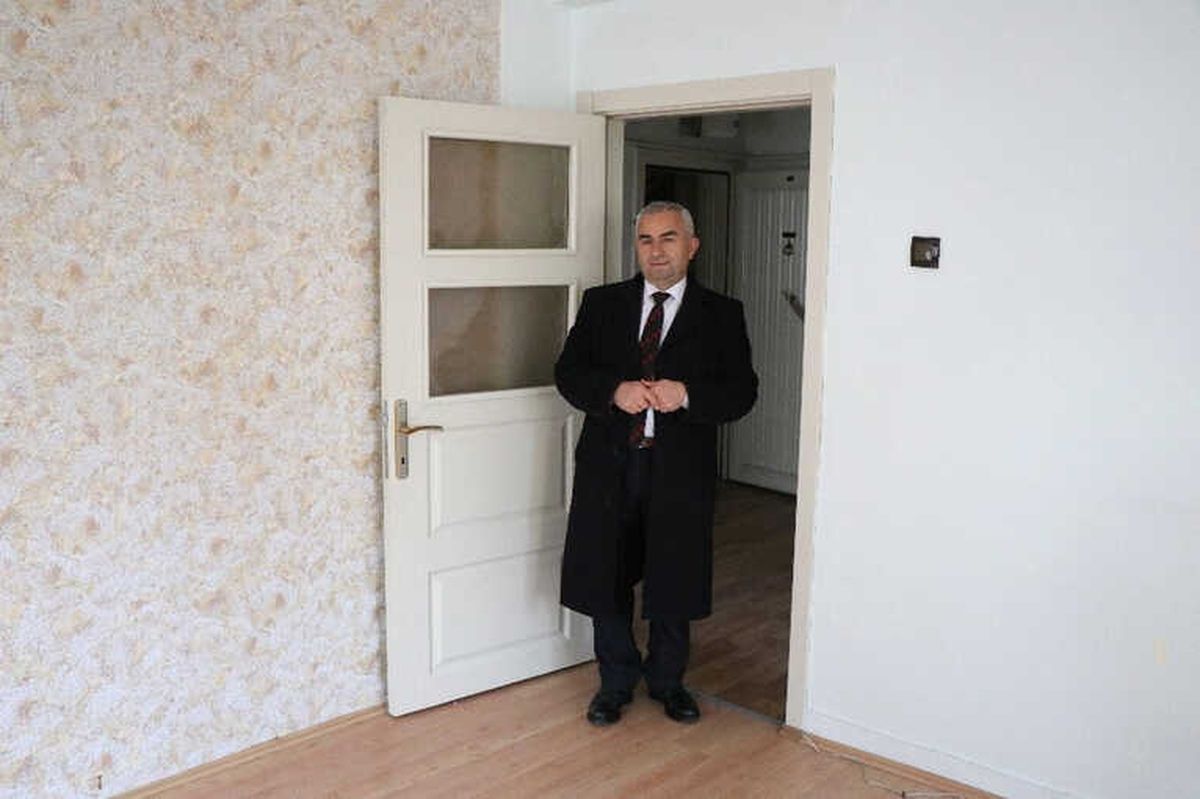 Okuma Hasretini Dindirmek İçin Öğrencilere Ev Bağışladı
