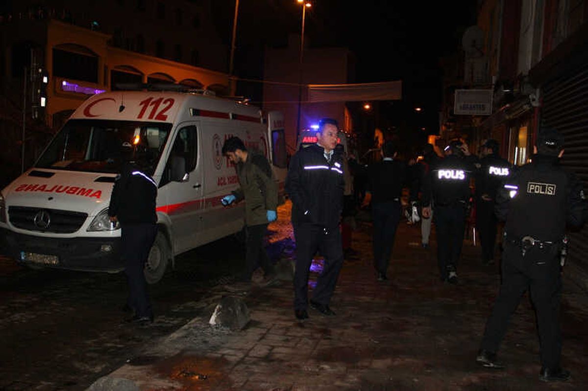 Pidecide Oturan Müşterilere Silahlı Saldırı: 3 Yaralı