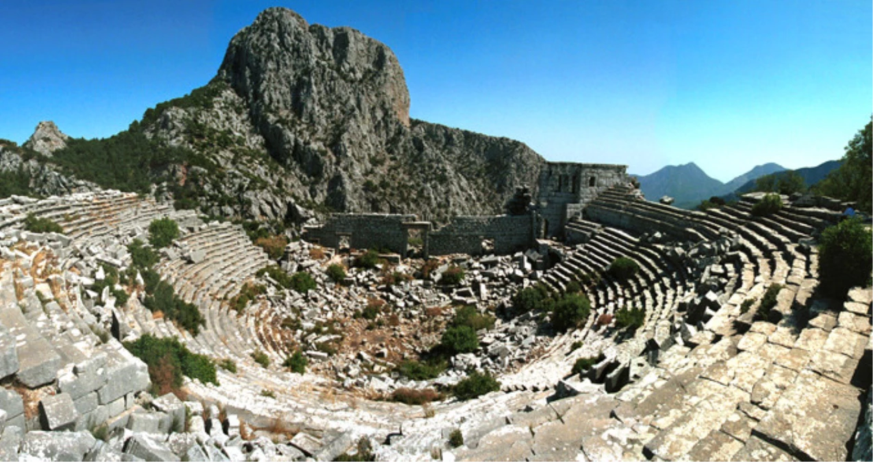 Antalya\'daki Antik Kentte Bulunan 2 Bin Yıllık Yön Taşı, Yeni Bir Kentin Habercisi Olabilir