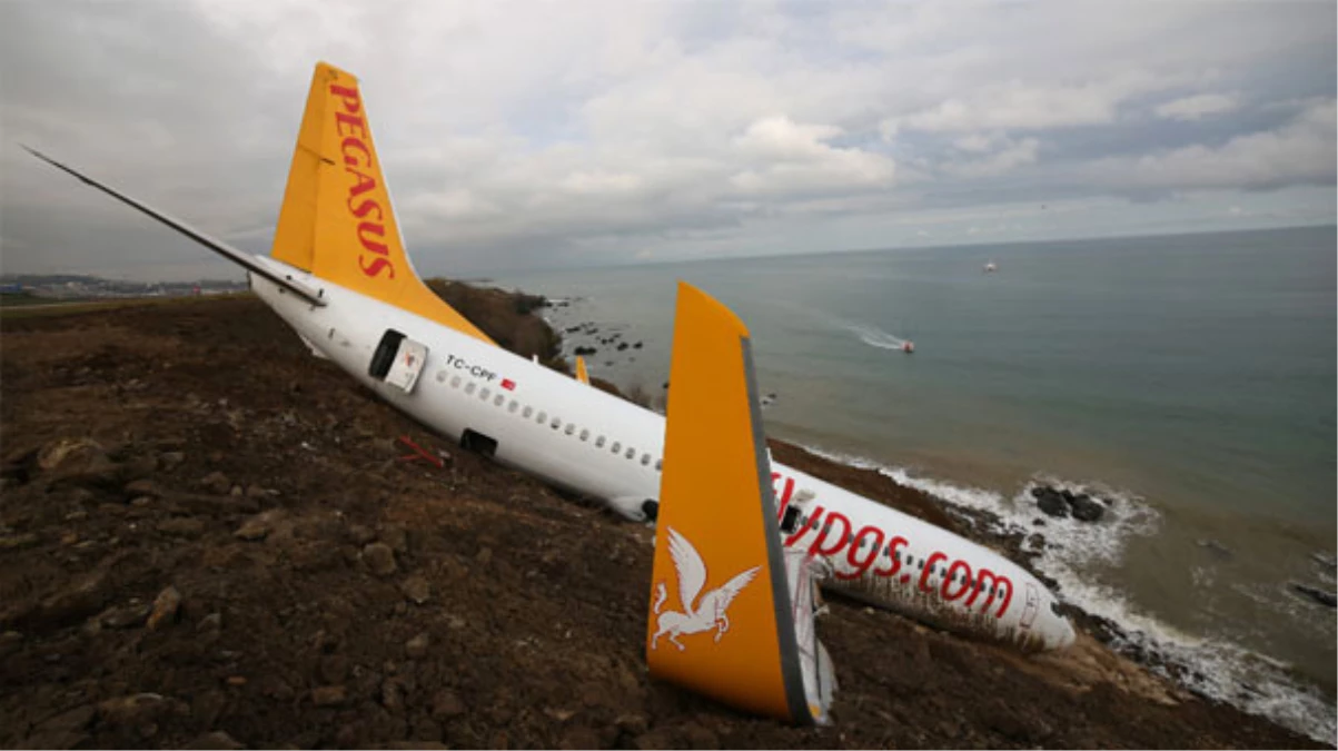 Trabzon\'da Pistten Çıkan Uçağın İkinci Pilotu, Yanlış Butona Basmış