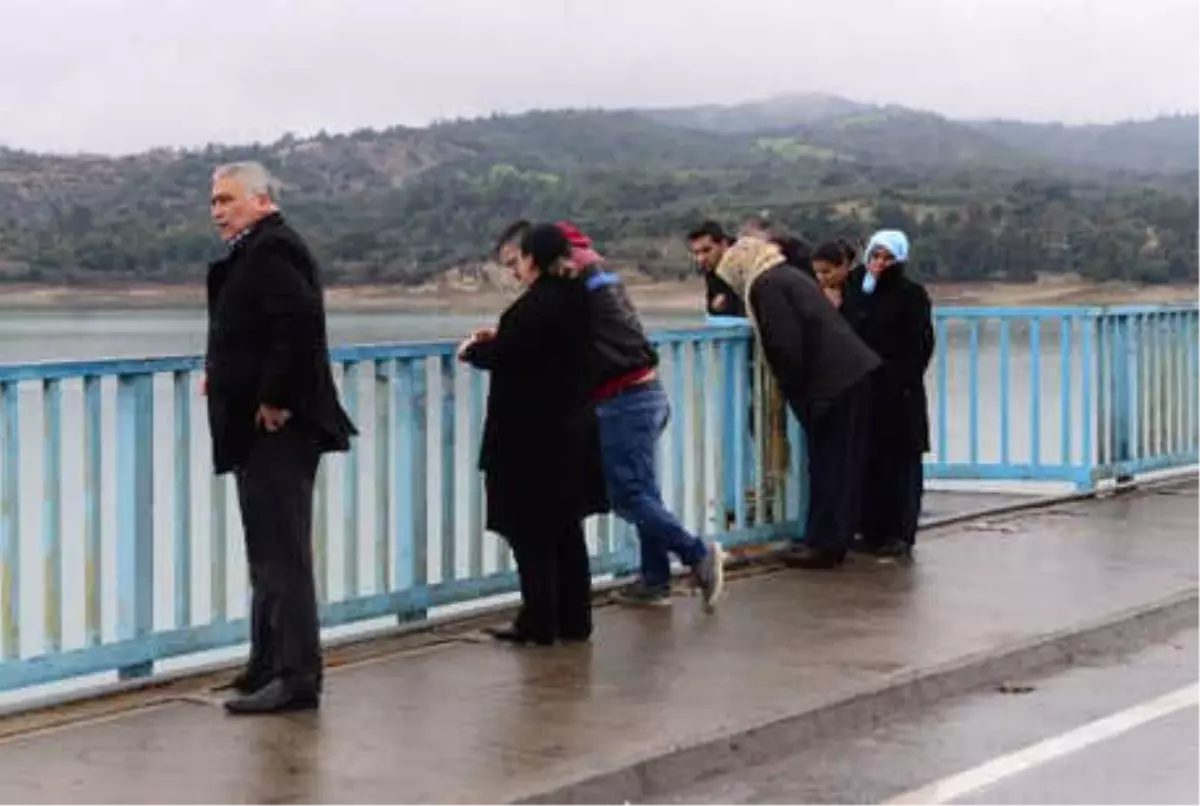 Ablasından Helallik İsteyip Ortadan Kaybolan Genç, Her Yerde Aranıyor