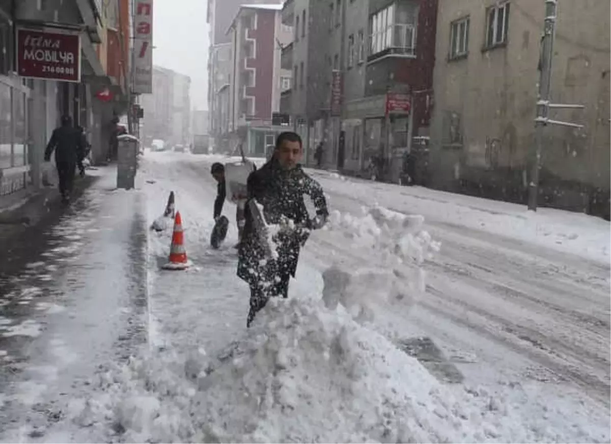 Ağrı\'da 138 Köy Yolu Ulaşıma Kapandı