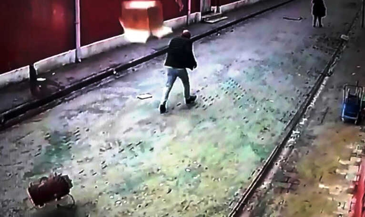 Balkondan Düşen Fırın Az Daha Öldürüyordu