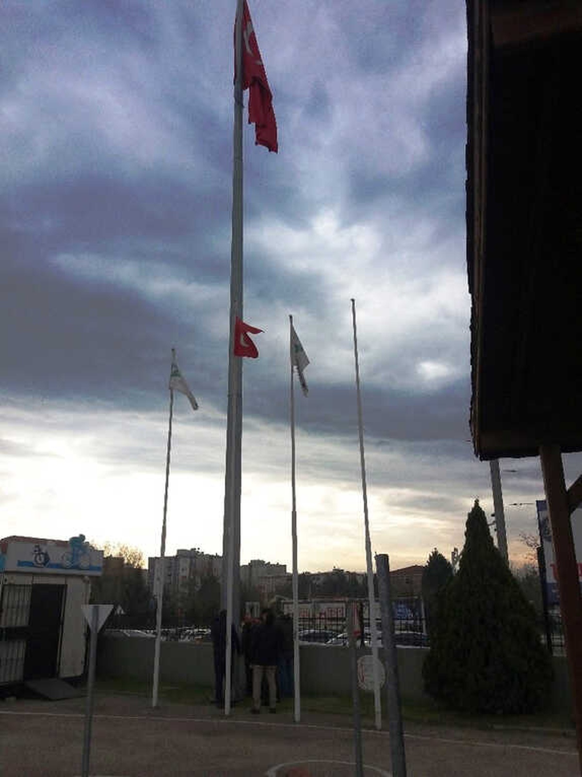Bayrak Direkleri ve Meydan Saatlerine Bakım