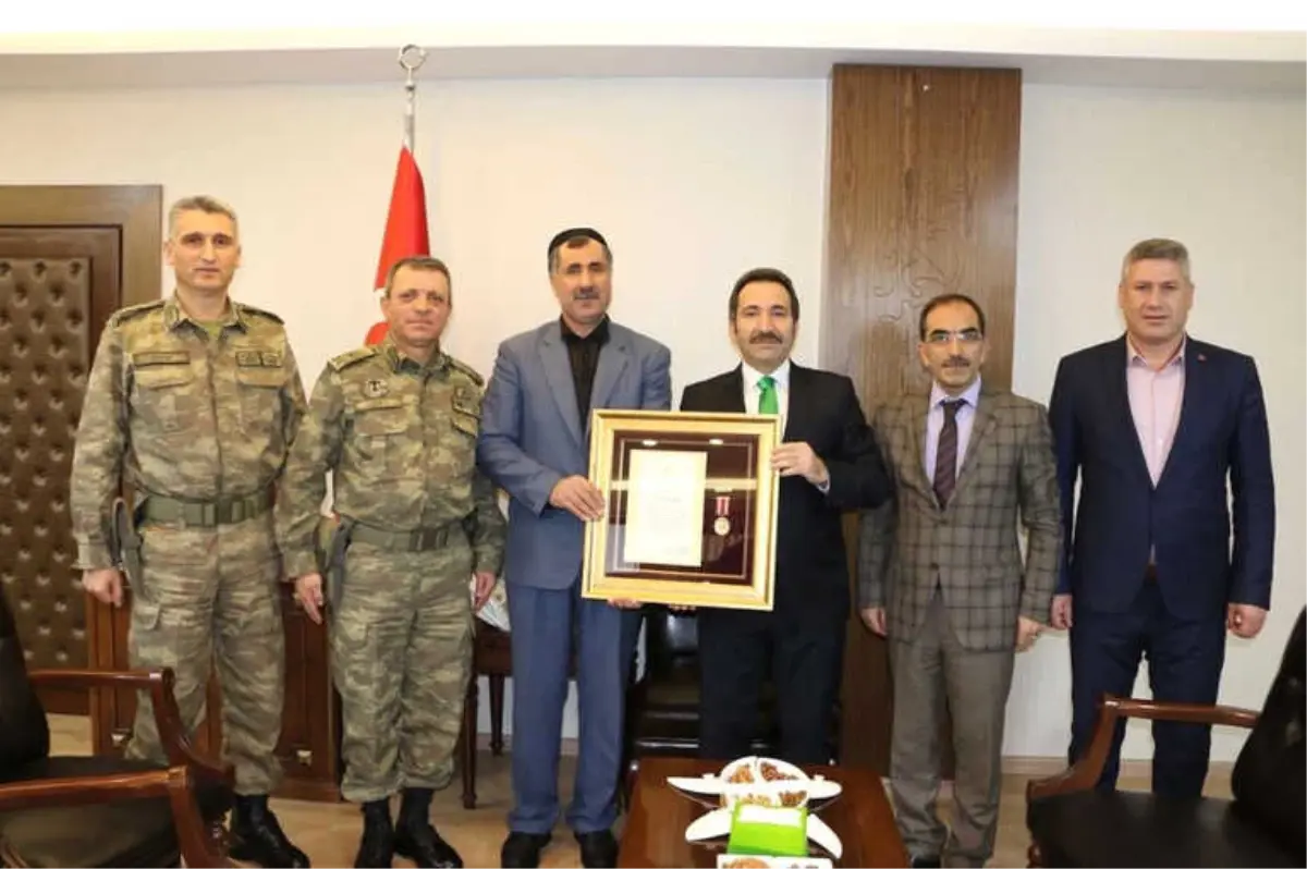 Bingöl\'de Şehit Yakınları ve Gazilere \'Devlet Övünç Madalyası\'