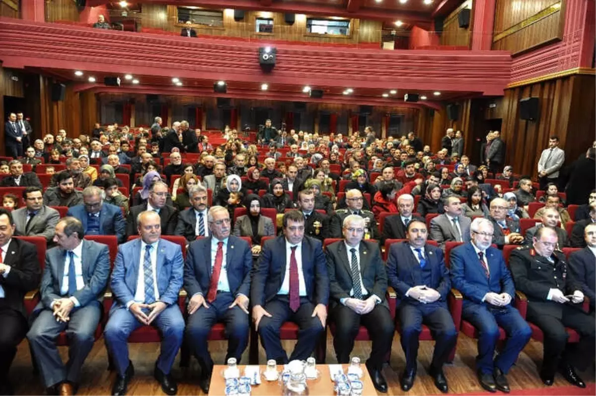 Bursa\'da Şehit Yakınları ve Gazilere Devlet Övünç Madalyası Verildi