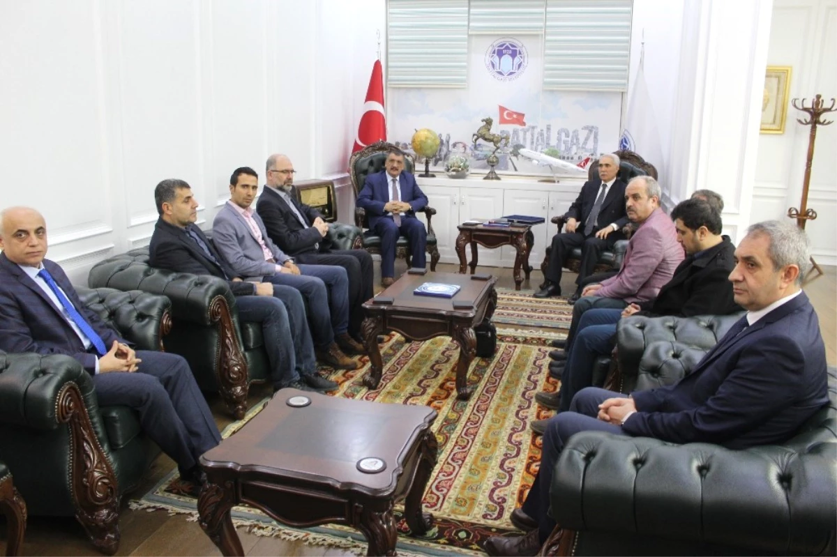 Gazeteciler Başkan Gürkan\'a Hayırlı Olsun Ziyaretinde Bulundu