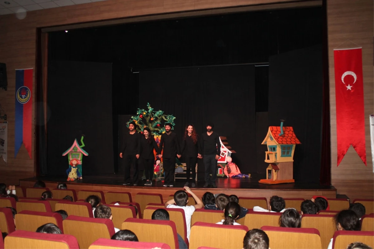 HBB Şehir Tiyatrosu Sahnelediği Oyunla Öğrencilerde Takdir Topladı