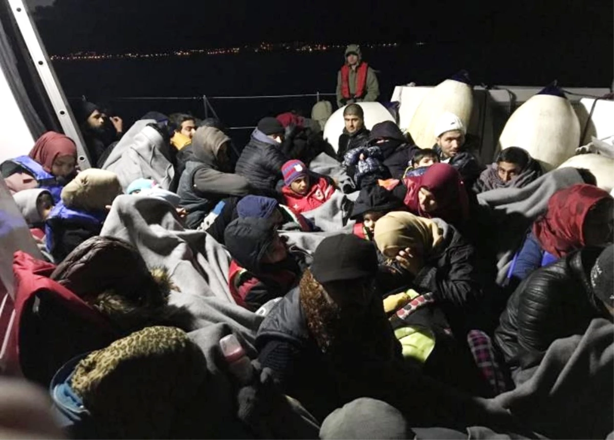 Sahil Güvenlik Uçağının Tespit Ettiği Çoğunluğu Çocuk 56 Göçmen Kurtarıldı