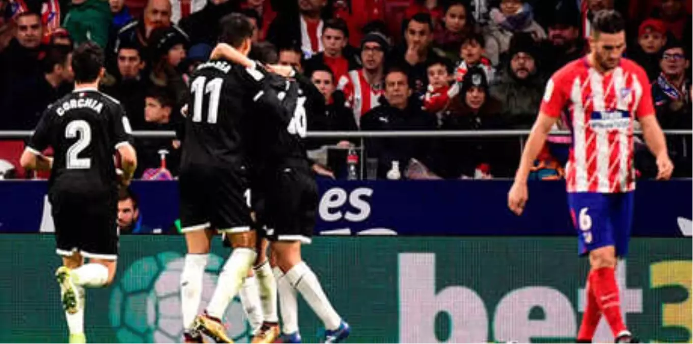 Sevilla, Atletico Madrid\'i Devirdi!