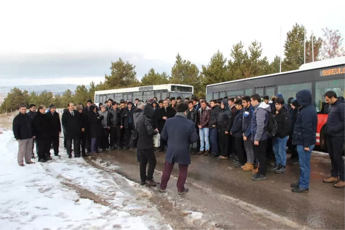 Sivas\'ta Öğrenci ve Öğretmenler Kar Duasına Çıktı