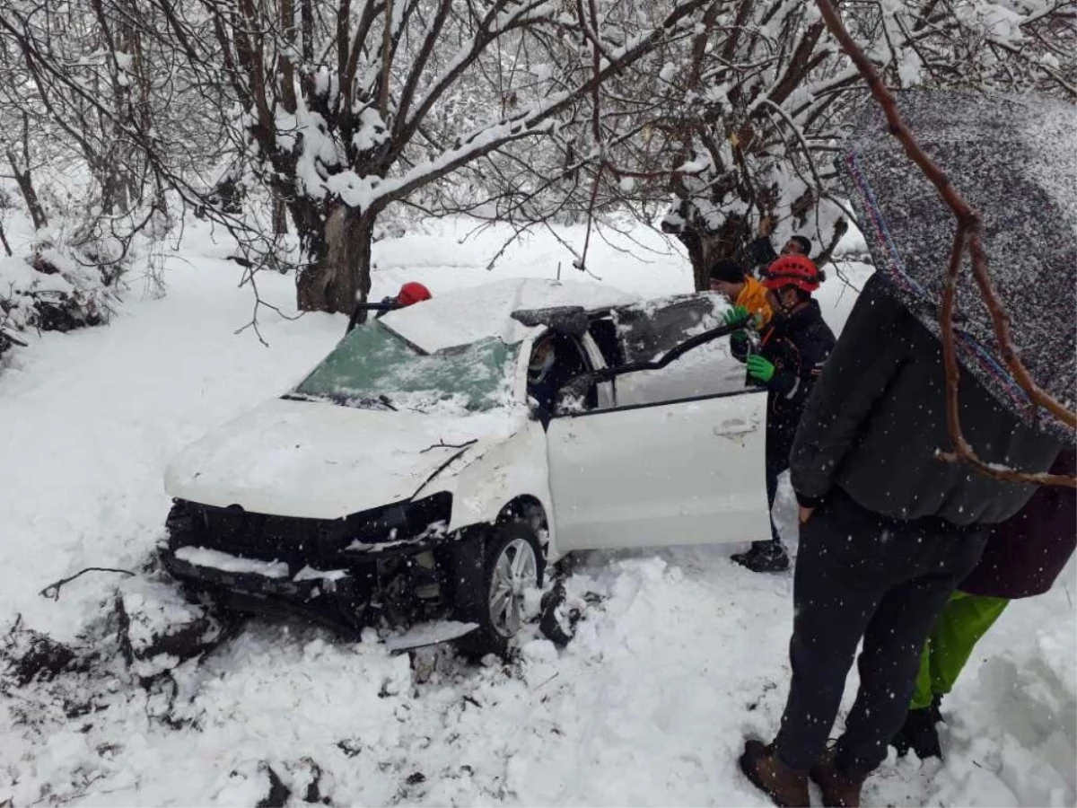 Tunceli\'de Trafik Kazası: 2 Yaralı