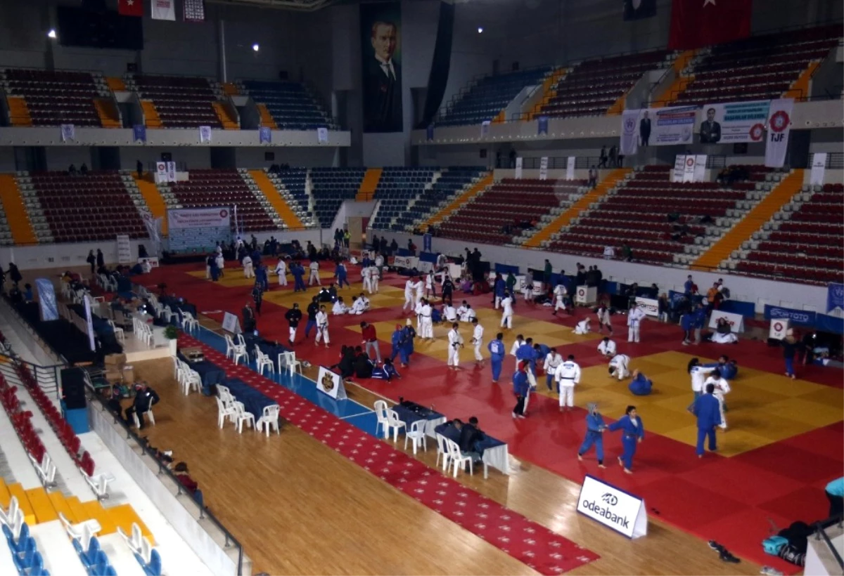 Türkiye Ümitler Judo Şampiyonası Mersin\'de Başlıyor