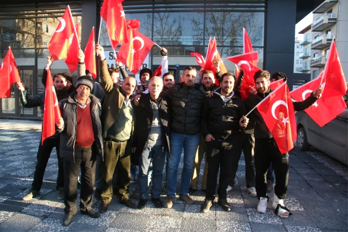 17 Suriye Vatandaşı Türk Askeri Olmak İçin Basın Açıklaması Yaptı