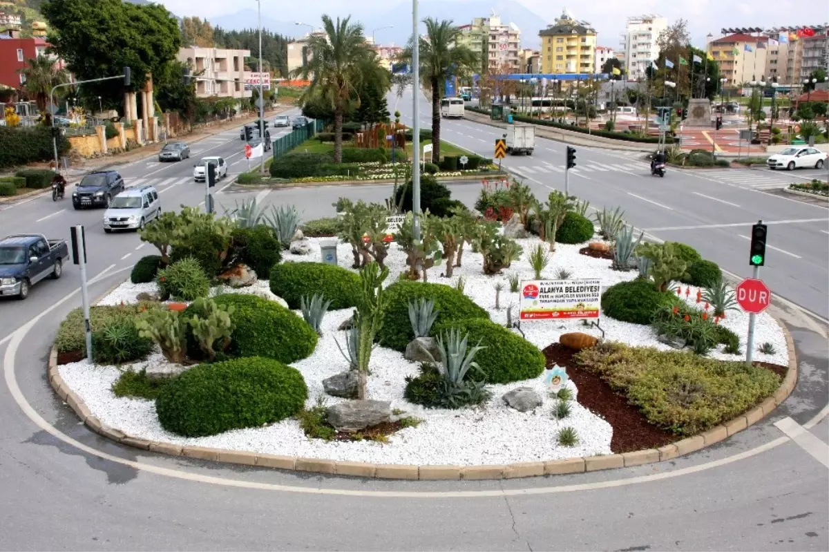 Alanya Dinek Kavşağı\'na Peyzaj Düzenlemesi