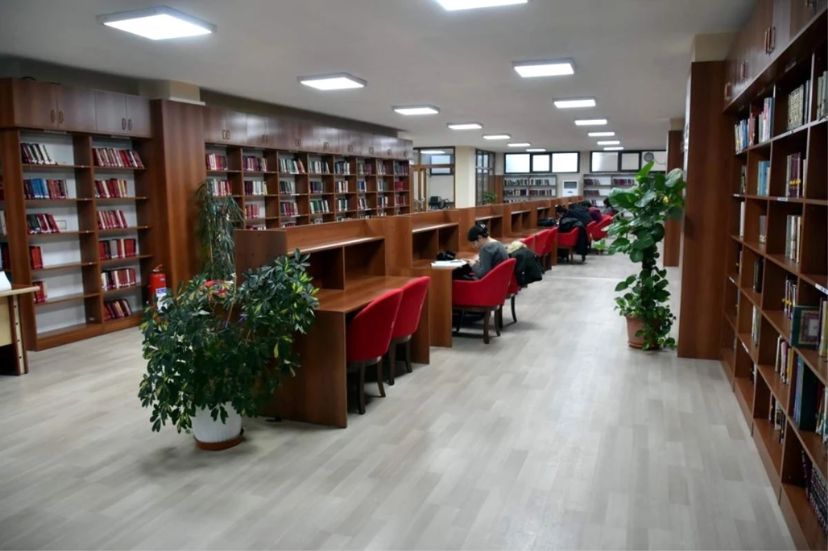 Aliağa Belediye Kütüphanesi\'nin Ziyaretçisi Yüzde 77 Arttı
