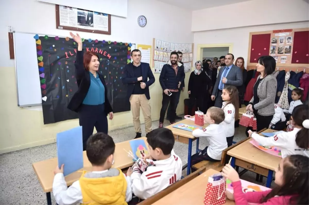 Başkan Handan Toprak Benli, Öğrencilere Karnelerini Verdi