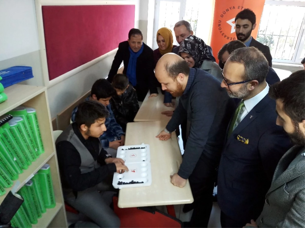 Bilal Erdoğan, Görme Engelli Öğrencilere Karnelerini Dağıttı