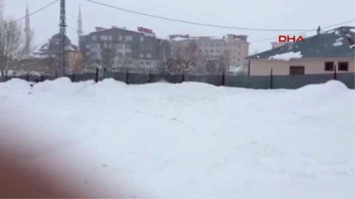 Bingöl-Karlıova\'da Kar Esareti.
