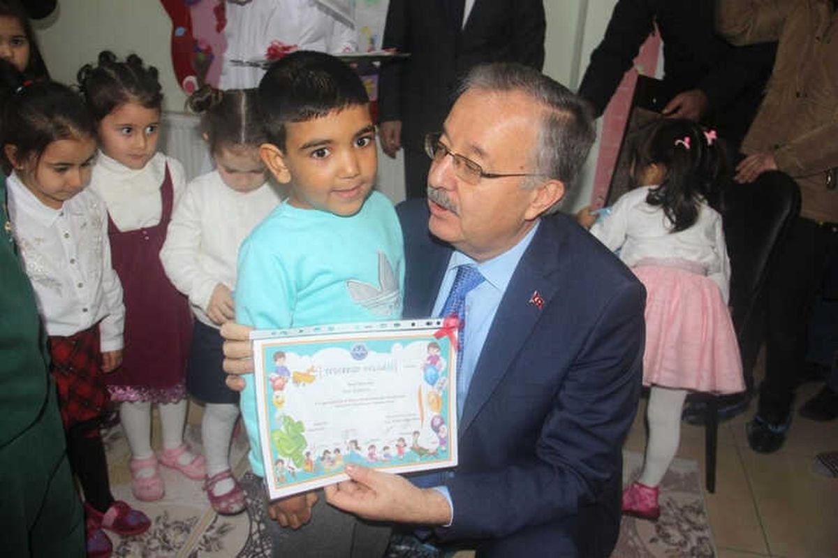 Edirne\'de 56 Bin 90 Öğrenci Karne Heyecanı Yaşadı