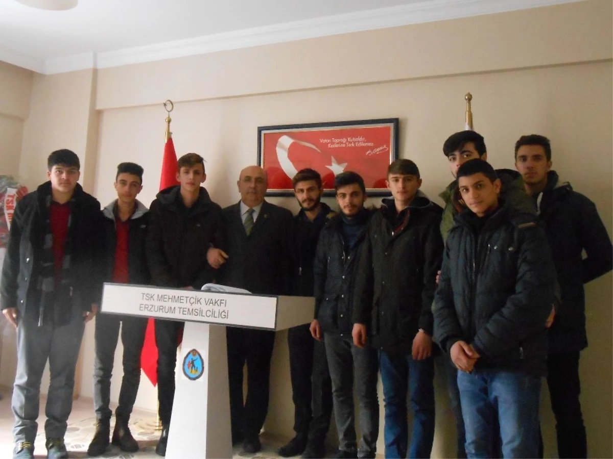 Erzurum Lisesi Öğrencilerinden Mehmetçik Vakfı\'na Ziyaret