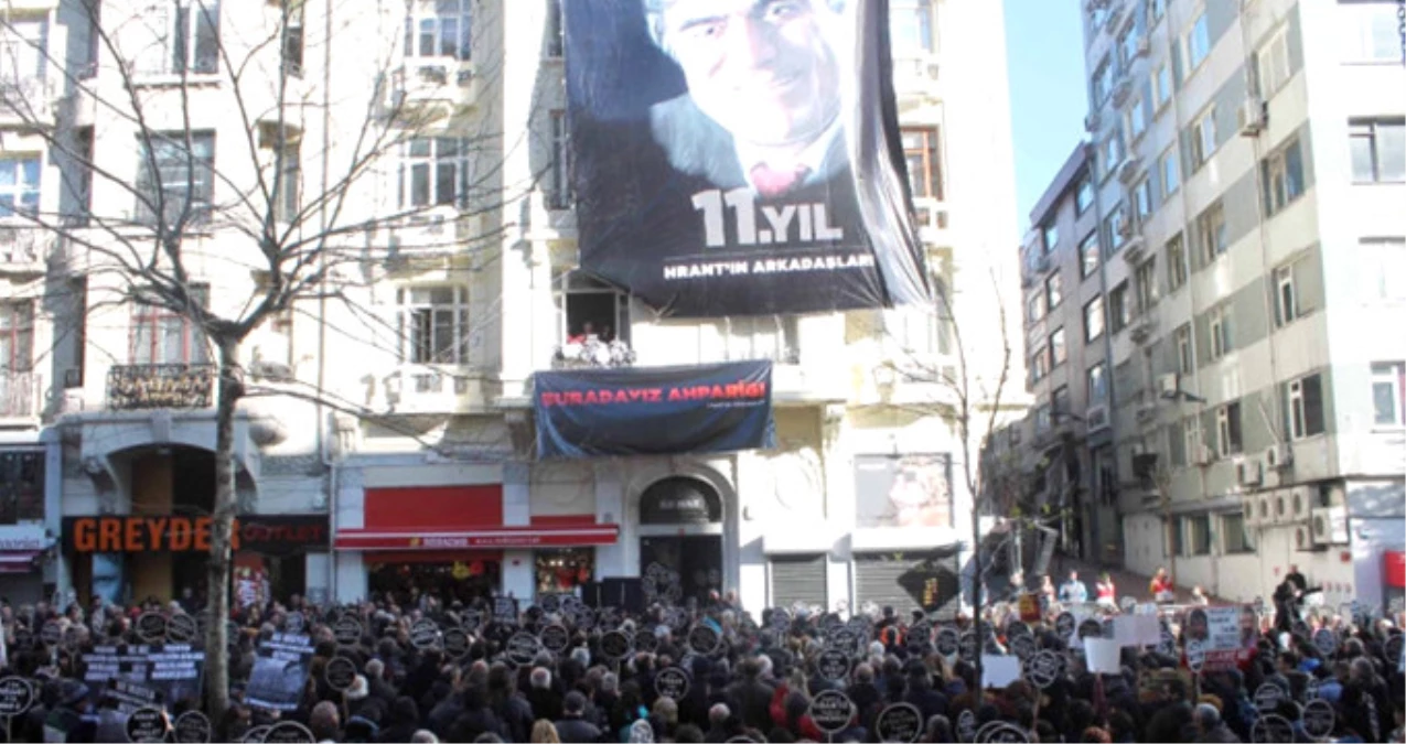 Hrant Dink Ölümünün 11\'inci Yıl Dönümünde Agos Gazetesi Önünde Anıldı