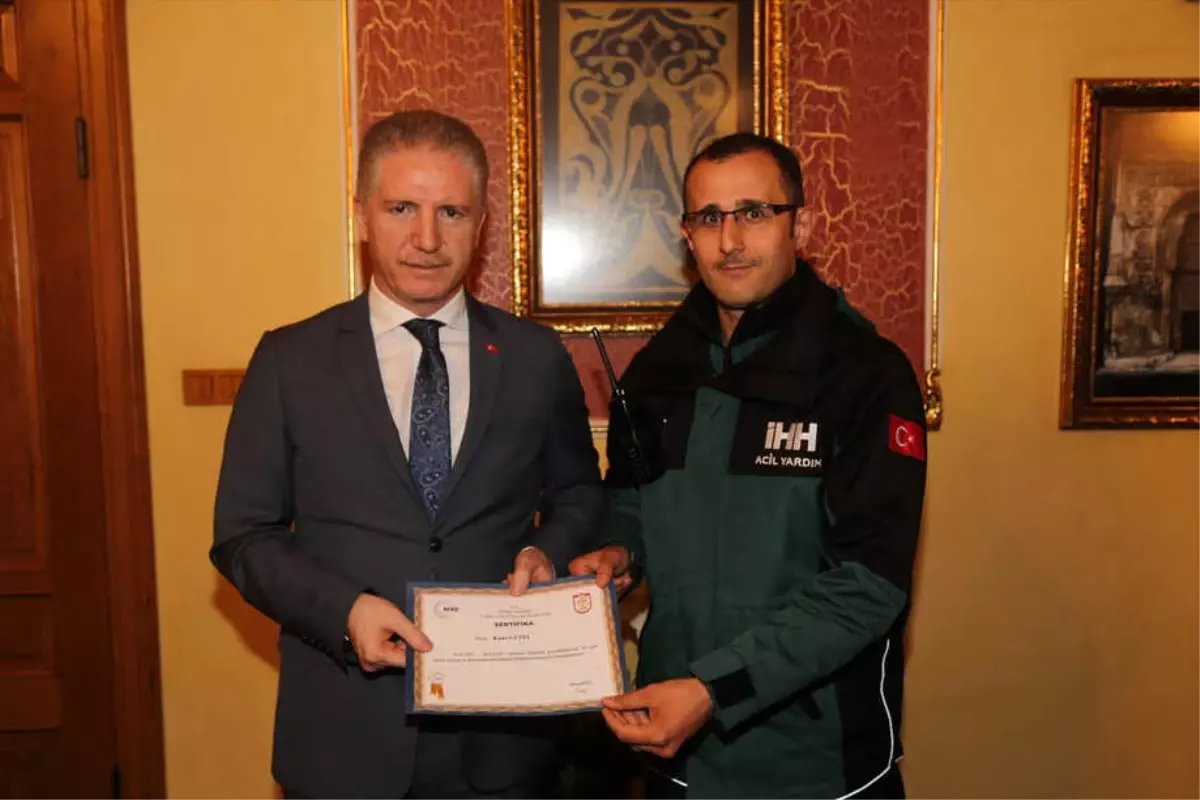 İhh Acil Yardım Ekibi Sertifikalarını Aldı