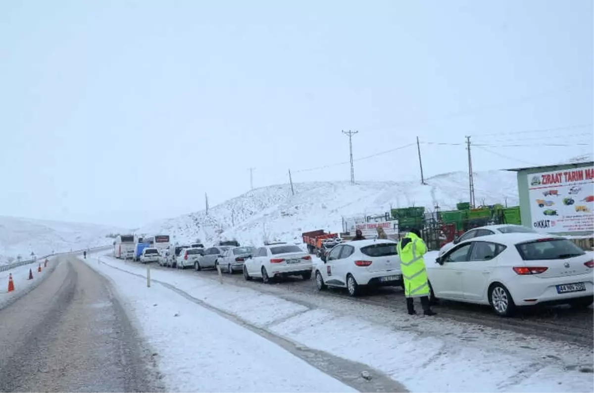 Kayan Tır Nedeniyle Yol Trafiğe Kapandı