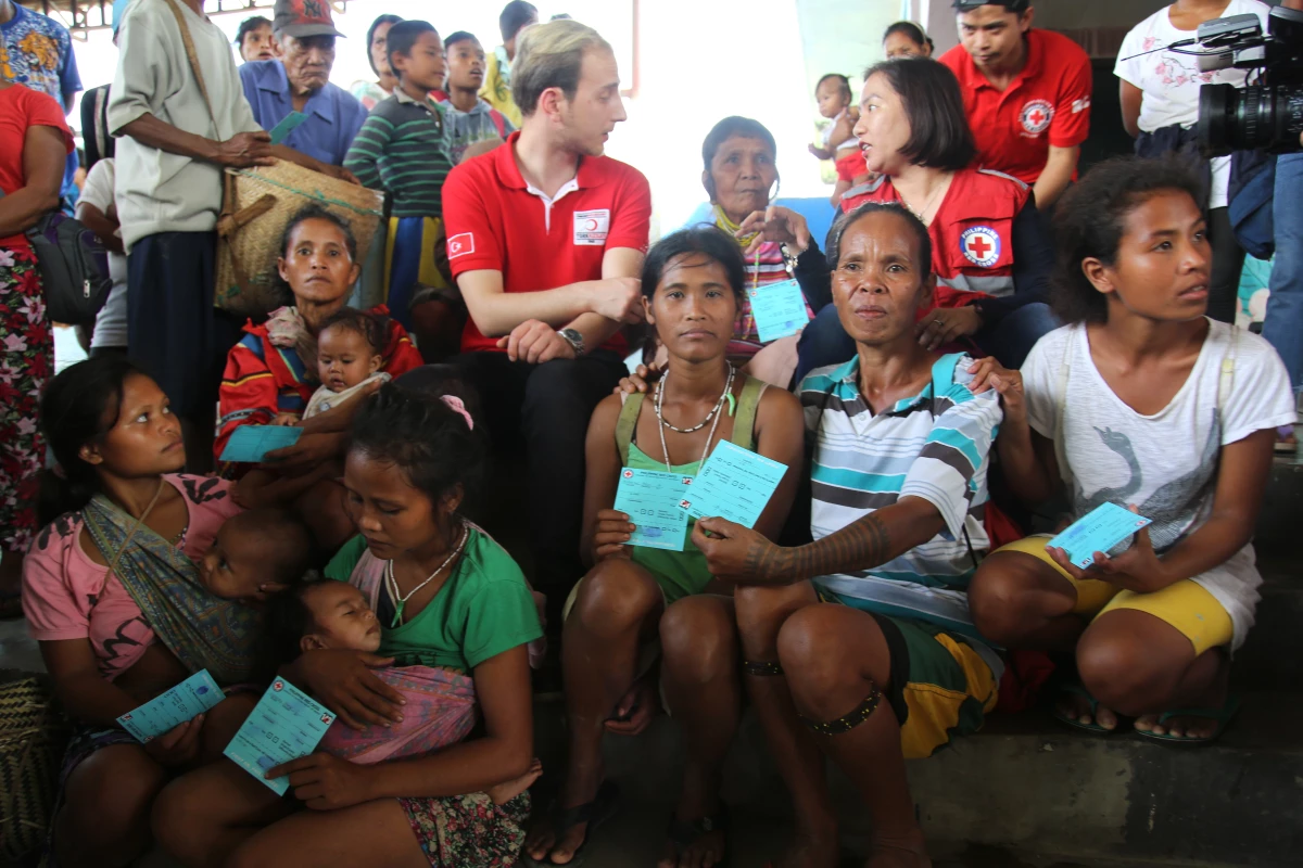 Kızılay, Filipinler\'de 25 Bin Kişiye Gıda Kolisi Dağıttı