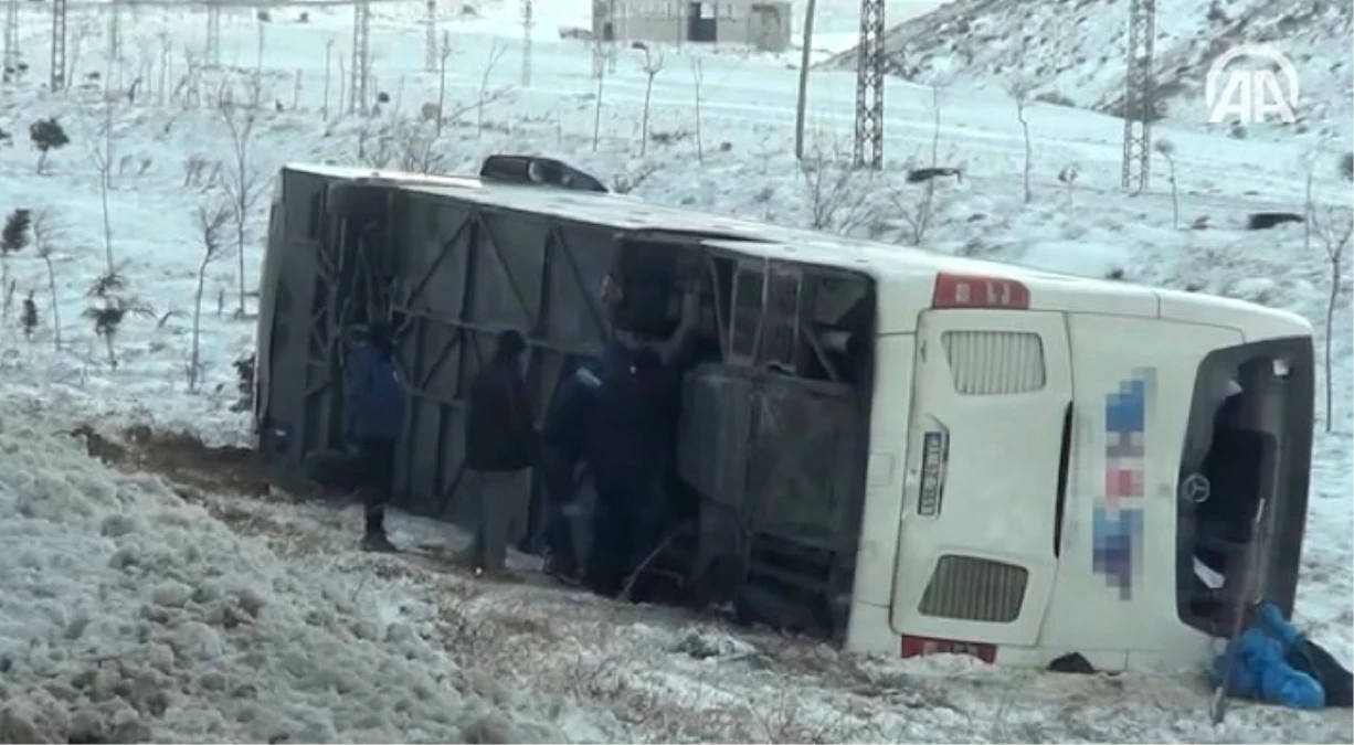 Buzlu Yolda Kayan Yolcu Otobüs Şarampole Yuvarlandı: 38 yaralı