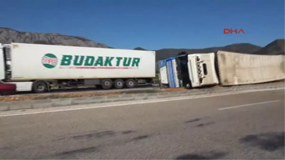 Mersin-Tır, Fırtınada Devrildi