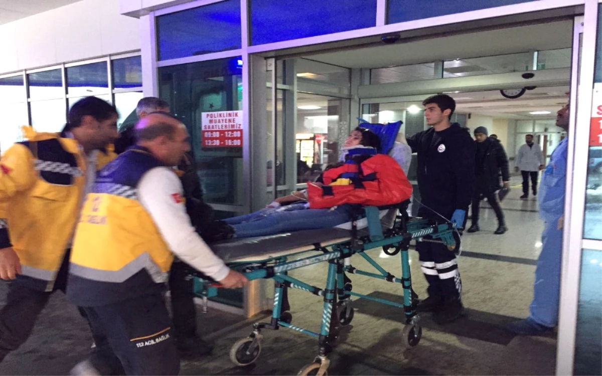 Muş\'taki Feci Kazada Yaralanan Bazı Vatandaşlar Bingöl\'e Getirildi