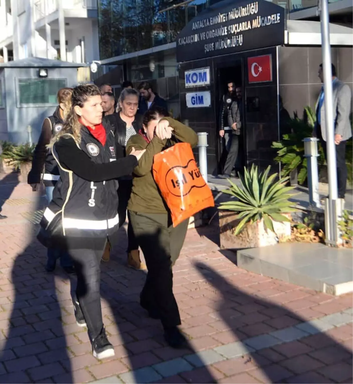 Okul Kaydı İçin İkamette Sahtecilik Yapan Zanlılar Adliyede