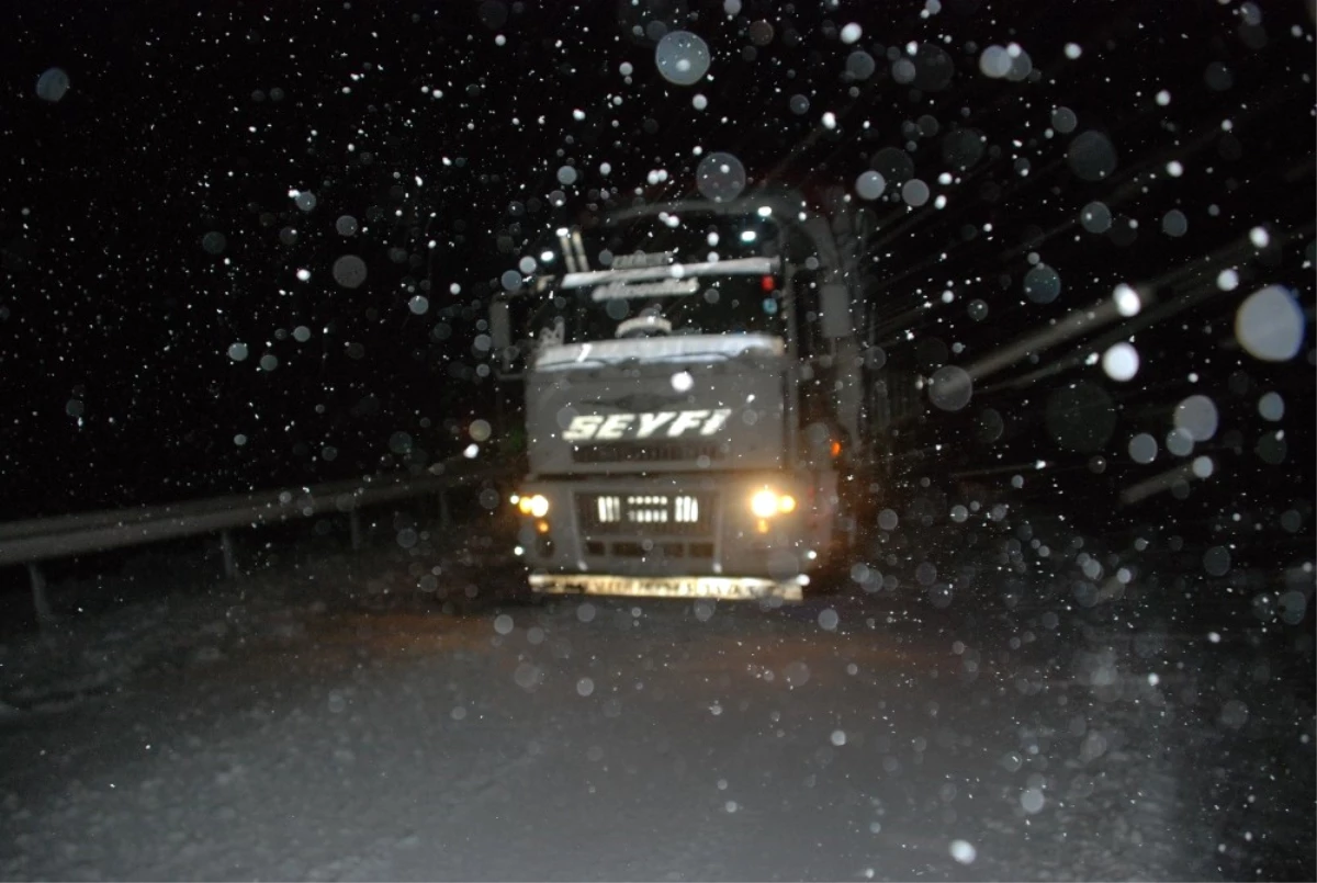 Tokat\'ta Kar Yağışı ve Tipi Ulaşımı Olumsuz Etkiliyor